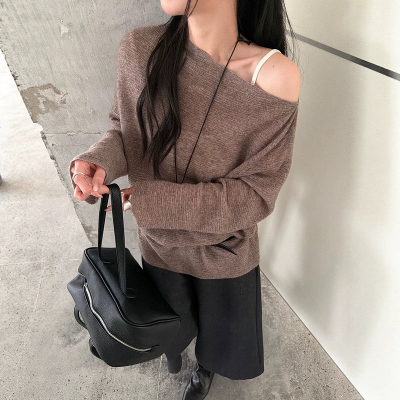 Custom-made baby camel cashmere asymmetrical collar loose-fitting casual sweater for women, soft and cozy top, elegant style, winter 26 Custom-made baby camel cashmere asymmetrical collar loose-fitting casual sweater for women, soft and cozy top, elegant style, winter 26
