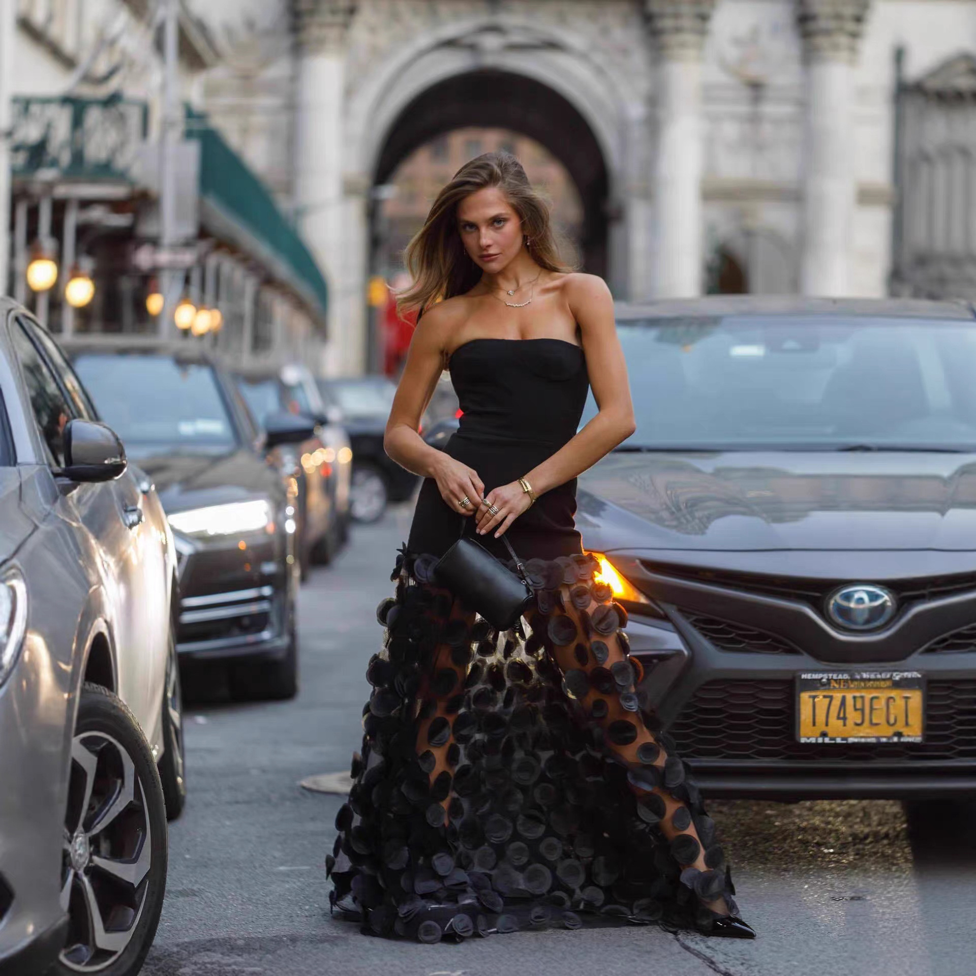 In Stock | High-Quality Cross-Border Foreign Trade Strapless Dress with Three-Dimensional Floral Embellishments and a Puffy Skirt, Suitable for Evening Events, Weddings, and Hosting Ceremonies.