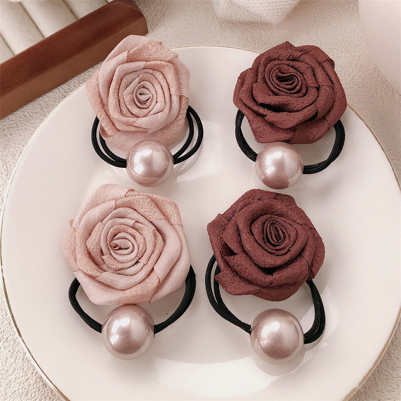 Cuerdas de cabello de rosa seca ~ nuevo anillo de cabello de flores de perlas de alta gama, cuerdas de cabello de nuevo estilo medio y alto nivel, adornamiento para el cabello