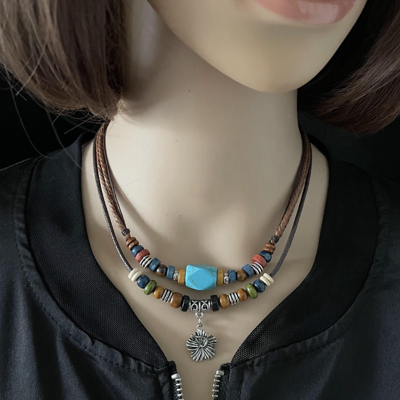 Collar de turquesa para mujer 2024 Verano nuevo estilo étnico retro de múltiples capas Cadena de clavícula de doble capa sentido del diseño del nicho