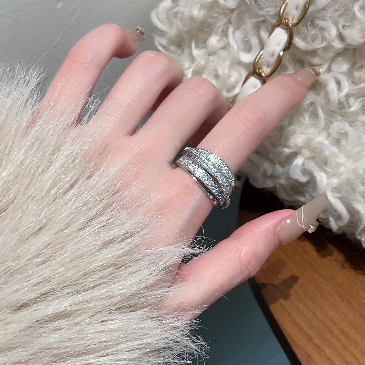 One size fashionable universal ring with zircon