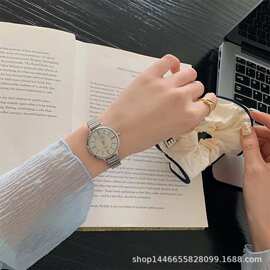 简约冷淡风轻奢小众高级感链条女表夏季小清新学生手表批发代发货