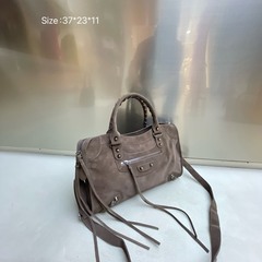 包包女2025新款网红复古绒面铆钉机车包辣妹感百搭手提单肩斜挎包