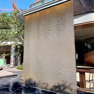 钢网水幕帘瀑布流水屏风休闲广场水幕墙金属网水幕水帘现代水景观