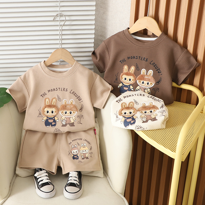 男の子の夏のウサギ2匹の半袖セット2025の新型の洋気の子供の赤ちゃんの夏服は代行します。
