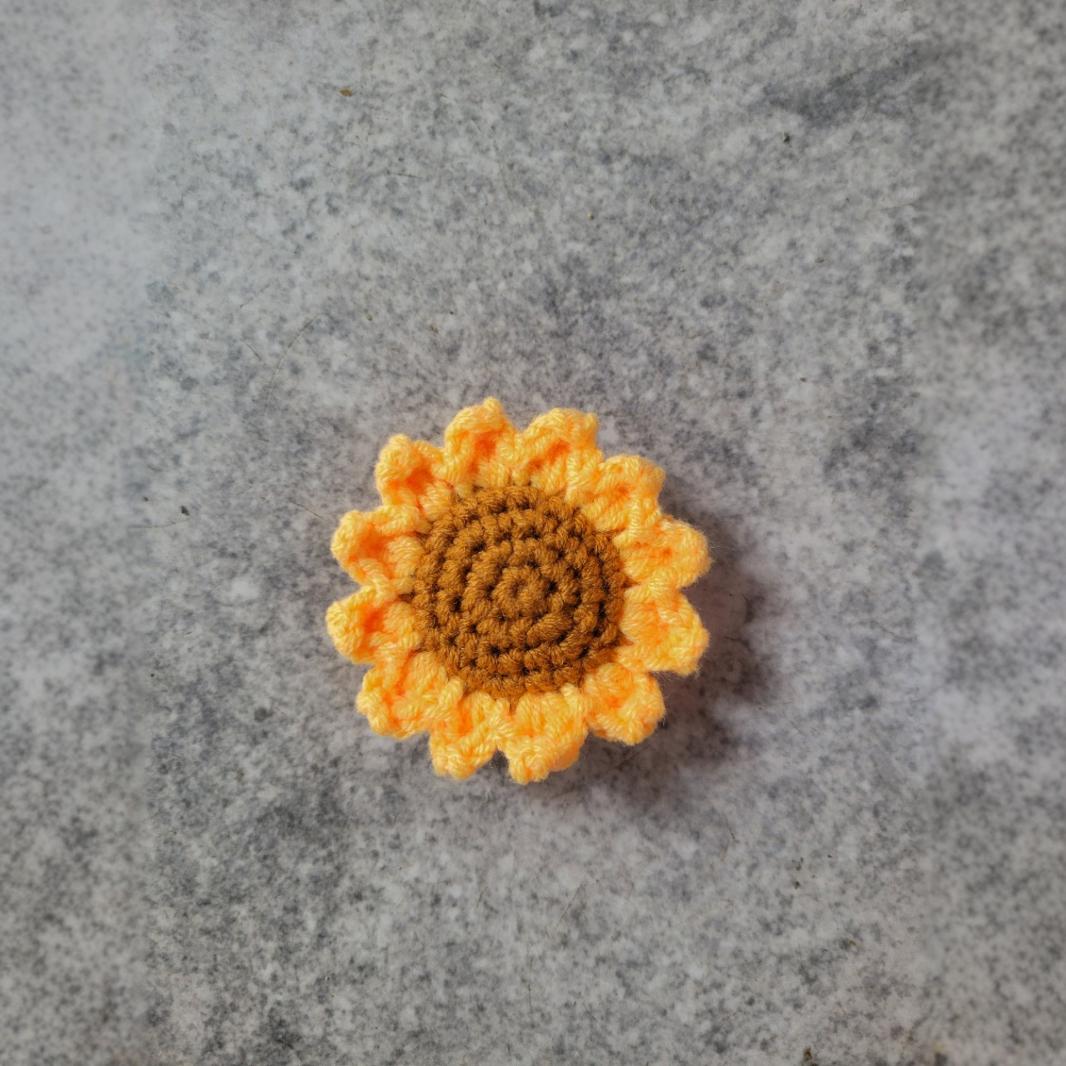Wholesale Handmade Crochet Yarn Flowers Finished Products Sunflower Accessories Rose Flower Heads in Stock Potted Sunflower Heads