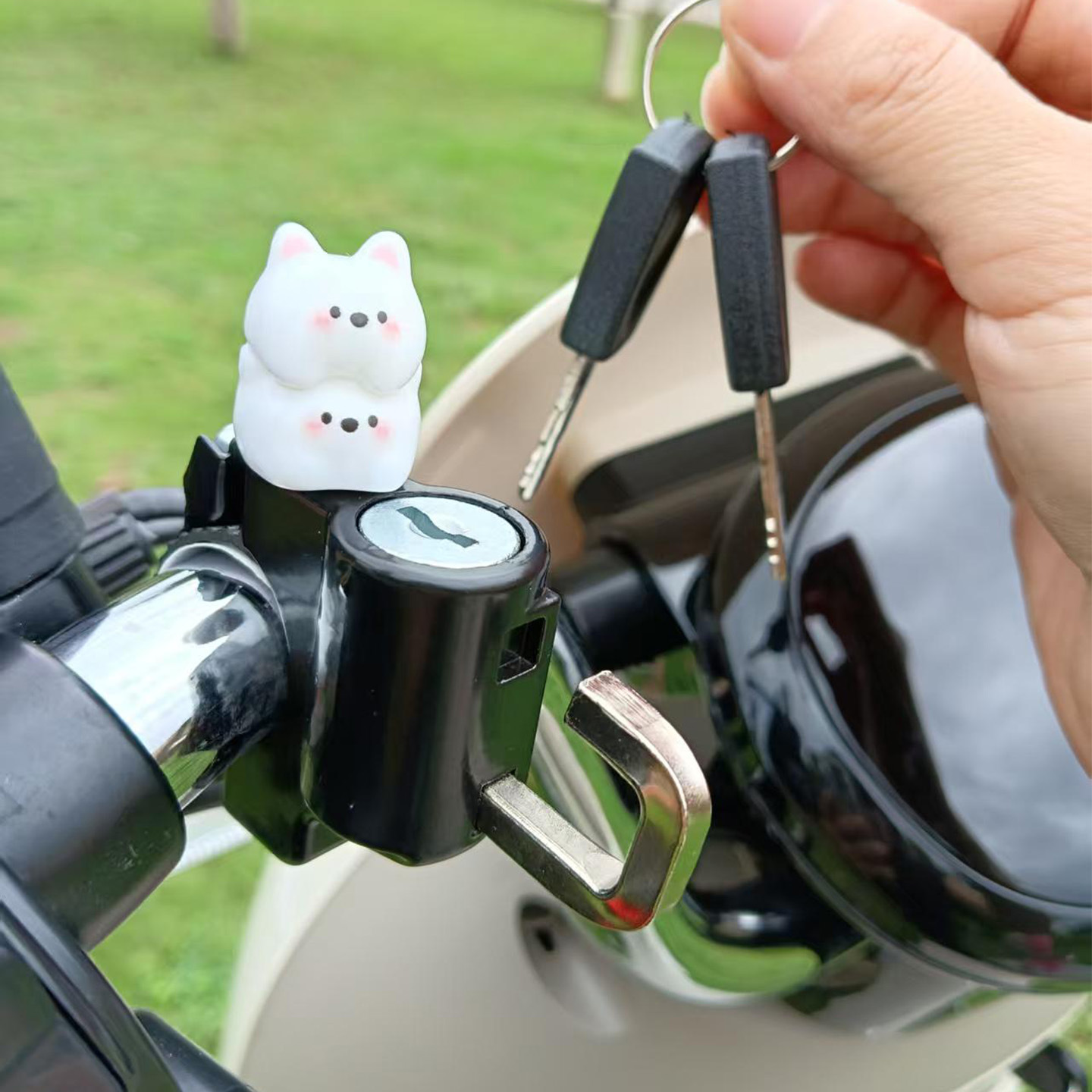 Cartoon Helmet Lock for Bicycles, Electric Vehicles, Motorcycles, Scooters, Mountain Bikes, Baby Strollers, Multifunctional Anti-Theft Lock Hook