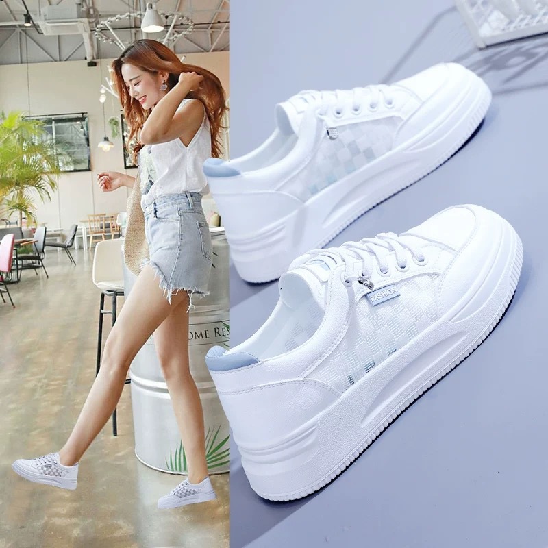 Zapatos de malla ventilados huecos de verano para mujeres 2025 nuevos zapatos antideslizantes con suela gruesa y suave para mujeres embarazadas zapatos deportivos ociosos blancos