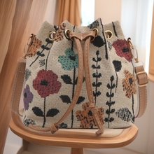 2025�¿��ļ����e���Іμ�r��б�溆�s����ˮͰ����Ů��