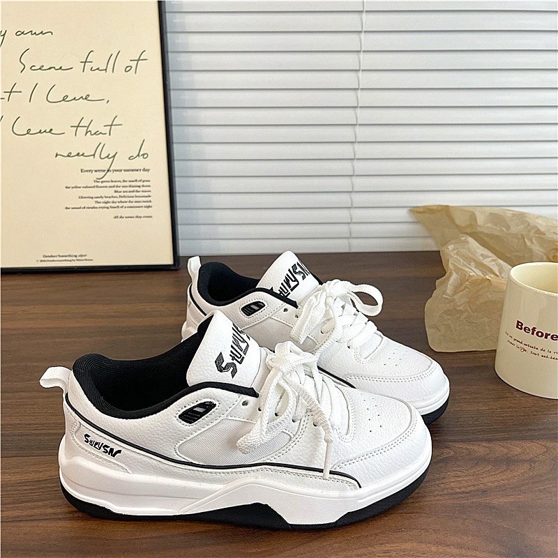 Zapatos de skate para mujeres 2026 primavera y verano zapatos para mujeres nuevos zapatos de nicho Zhong suela gruesa deportivo casual zapatos de correr retro zapatos blancos