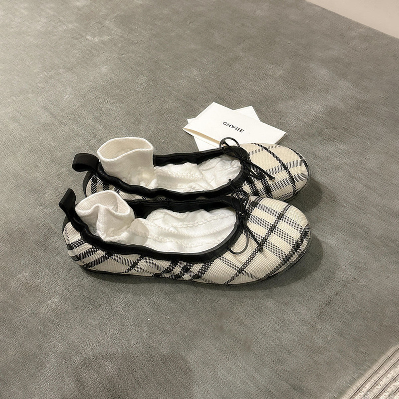 The factory is in the process of making the product~French-style ballet flats for women, checkered retro housegirl style rocking shoes, fashion single shoes The factory is in the process of making the product~French-style ballet flats for women, checkered retro housegirl style rocking shoes, fashion single shoes