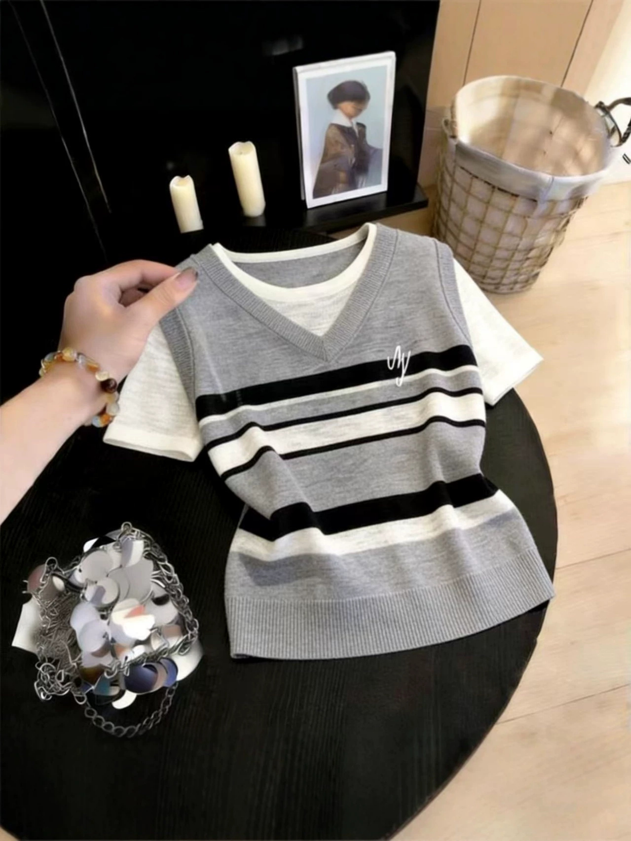 Áo thun nữ cổ tròn phối hai lớp sọc kẻ tay ngắn chất liệu cotton mát — màu xám