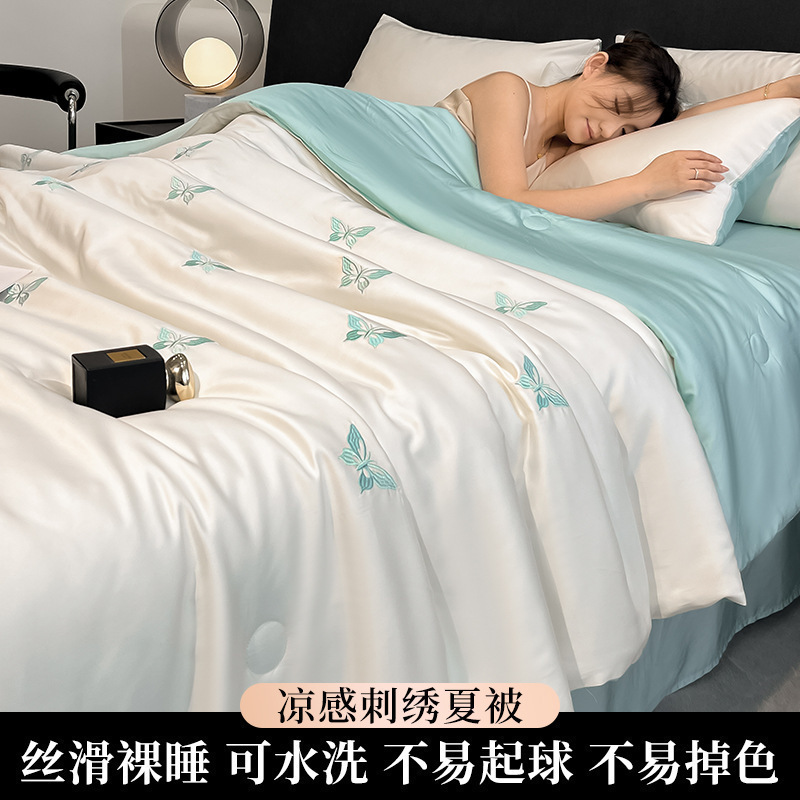 Edredón fresco de verano de seda de hielo de cuatro piezas 2025 nuevo estilo sedoso para dormir desnudo, colcha de aire acondicionado se puede lavar a máquina verano