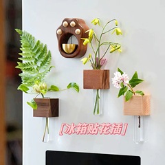 試験管の花瓶の小さい冷蔵庫は水を貼って花を育てます。
