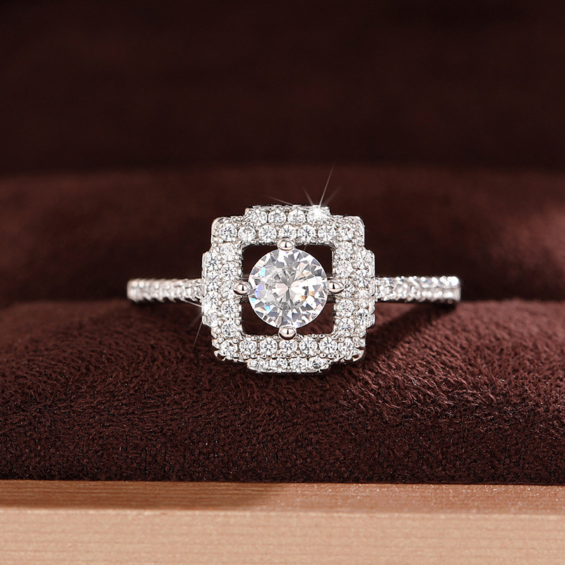 Engagement Ring With Flower Pattern And Zircon Stone For Women_voghion.com