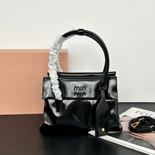 2025秋冬新款潮网红同款复古做旧手提公文小包手机包法式通勤女包