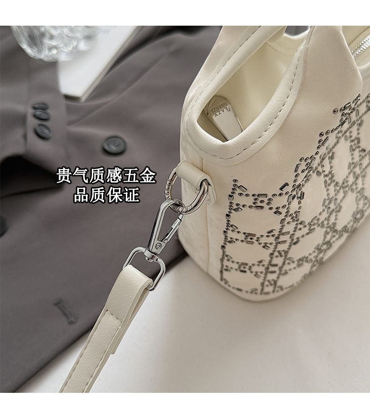 Summer fashion women's versatile hand-held niche crossbody design 2025 simple crossbody bucket bag, new Korean style for commuting Application Scenario