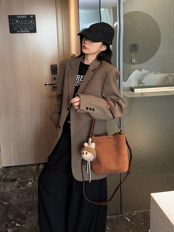 2025新款磨砂真皮腋下水桶包女包麂皮绒大容量托特包单肩斜跨包潮|undefined