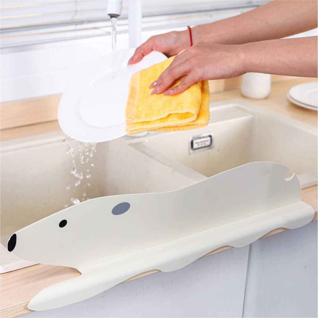 Sink suction cup water retaining plate kitchen dishwashing and vegetable washing splash-proof water baffle press adsorption bear water retaining plate