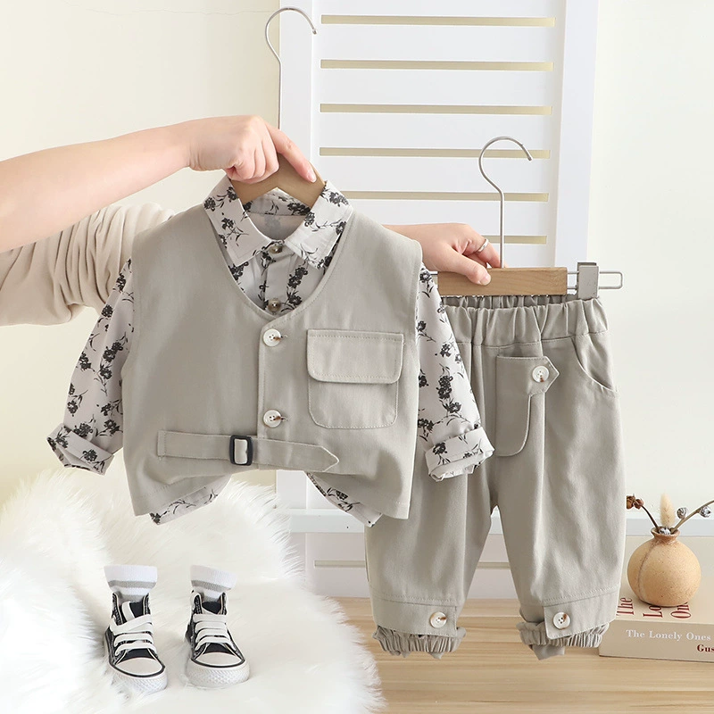 2025 Костюм для мальчиков в западном стиле Рубашка для работы Детская весенняя одежда Новый жилет Детская весенне-осенняя одежда Трехкомплектный набор