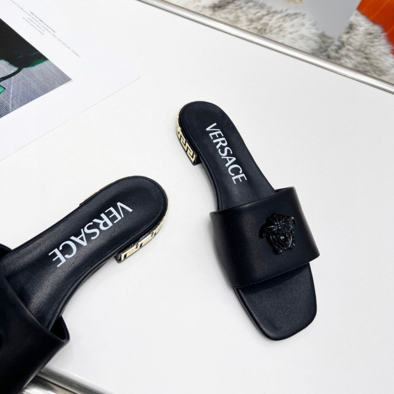 Fan Si's Classic, Fashionable and Comfortable Avatar Hardware Decorated Flats-Soled Square-Toe Large Size Slippers Are Versatile for Going Out in Fashion Trbottoms in Fashion