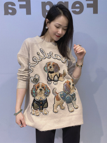 Sweater with a round collar
