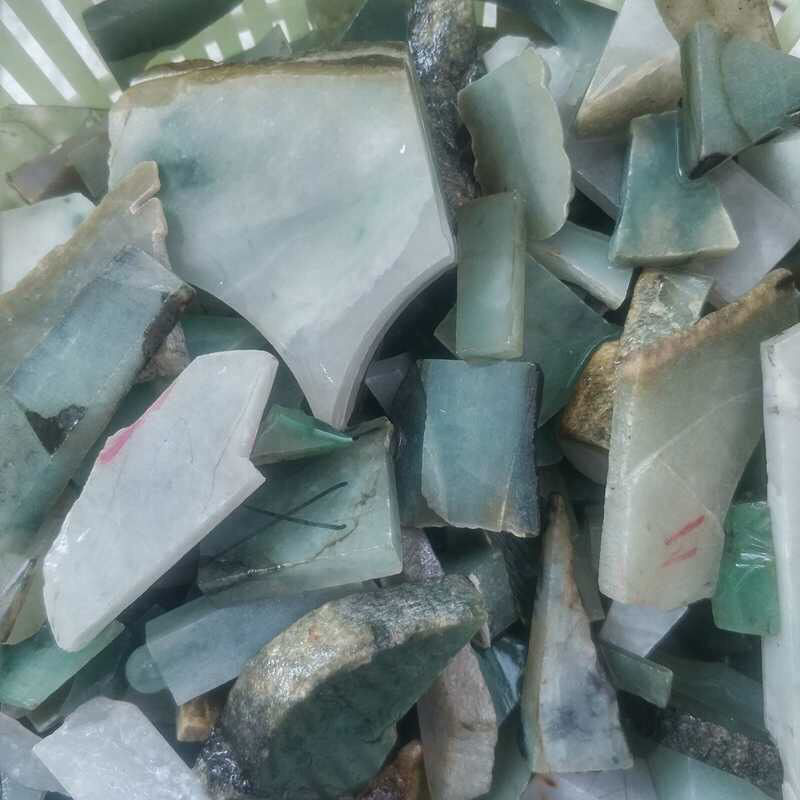 翡翠原石碎料新手学习刻练手边角料下脚料克