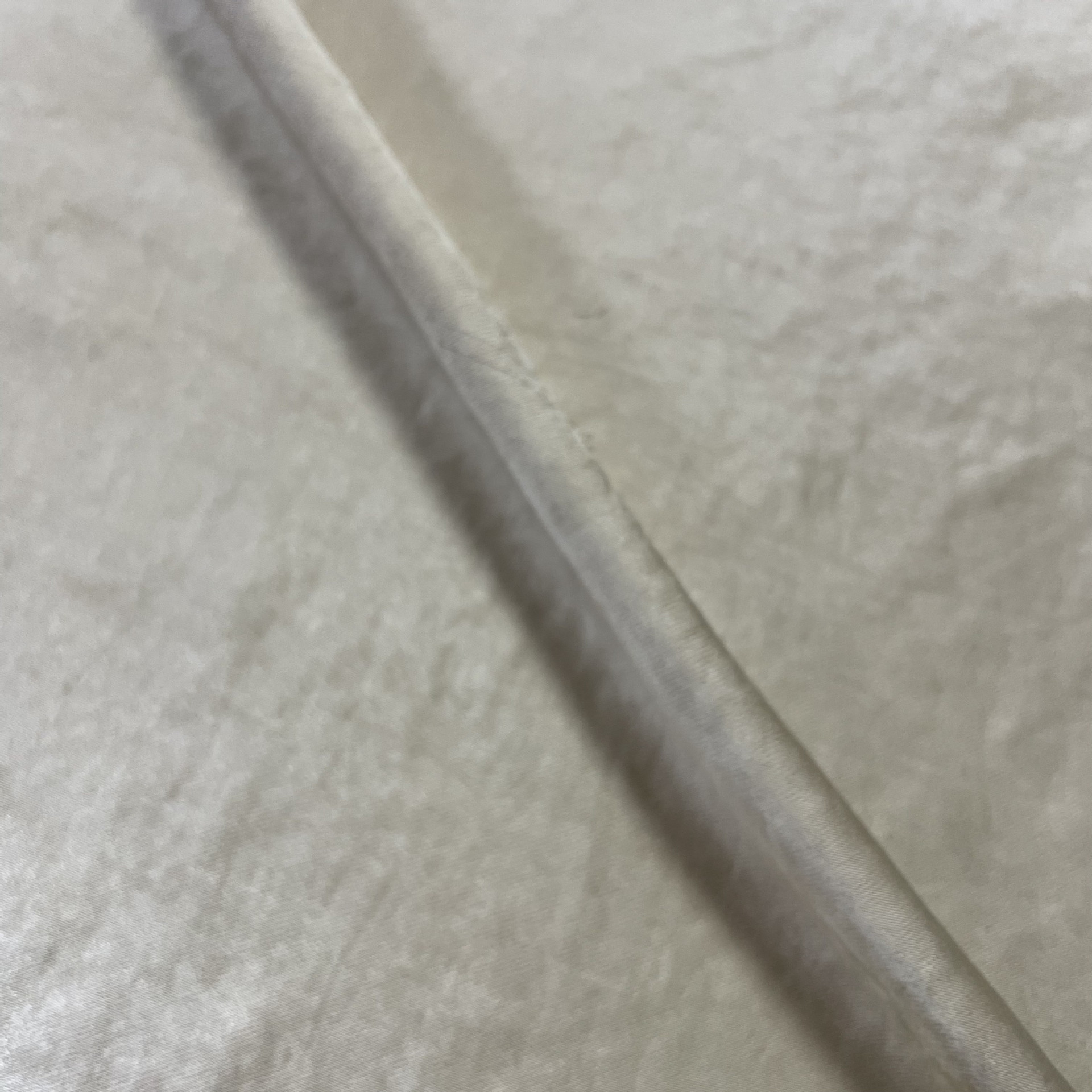 现货醋酸丝纬弹8枚缎面料加密有光缎面绸缎睡衣衬衫家居服面料