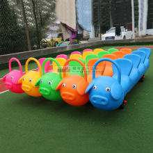 幼儿园小猪多人滑行车儿童团体游戏比赛体育课户外协力车早教玩具