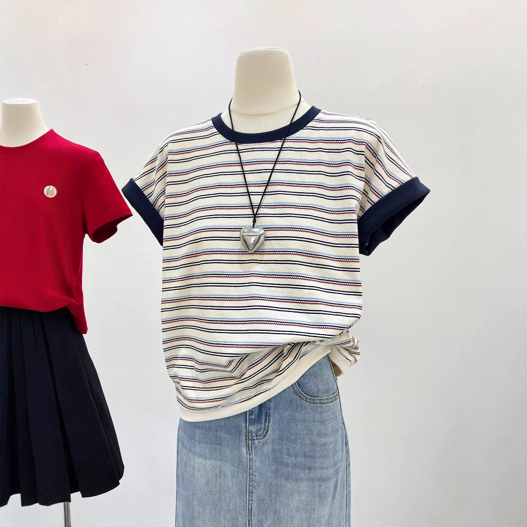 Летняя дизайнерская футболка с круглым вырезом и правым плечом в консервативном стиле, контрастная футболка с короткими рукавами, женская свободная футболка для похудения, ленивый топ