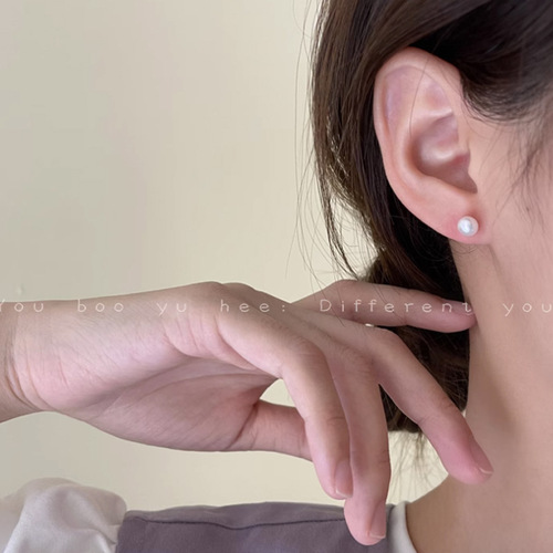 Japanese and Korean minimalist style earrings, navy bean ear jewelry accessories, elegant and noble earrings, minimalist white pearl earrings