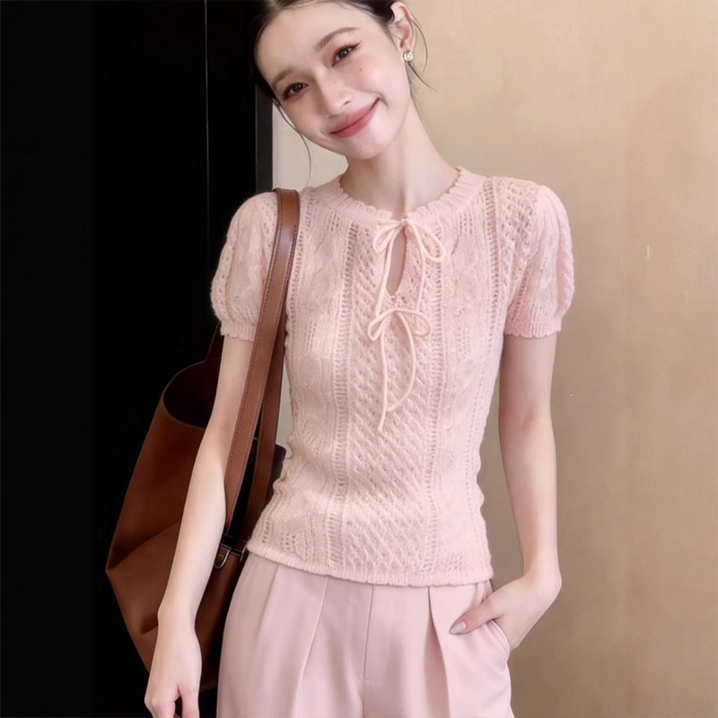 Fuchsia knitted summer T-shirt with a round collar with bow