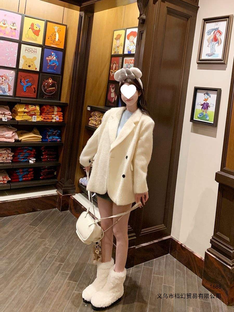 2026 Winter New Style White Wool Coat for Women, Light Luxury Wool Jacket, Petite Korean Style Short Blazer