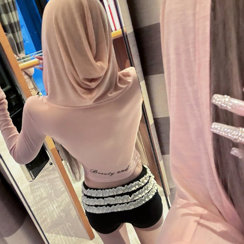 Chic and Elegant Design, Pure Desire Style, Hot and Sexy Short-Sleeve Women's Top, Slim-Fitting, Short Length, Retro Autumn/Winter, Unique and Thin T-Shirt Cover-up