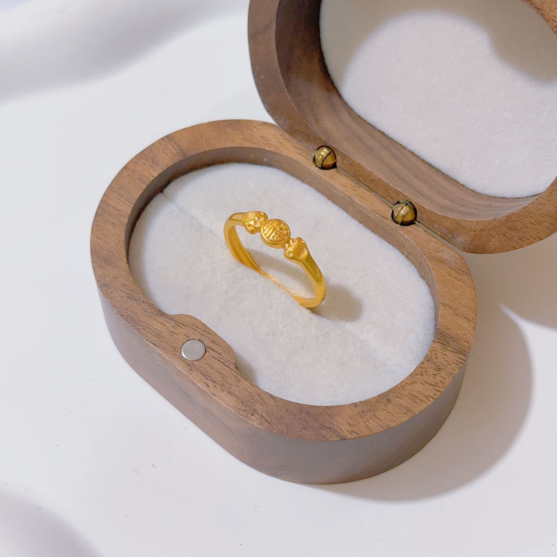 Lucky cat blessing ring