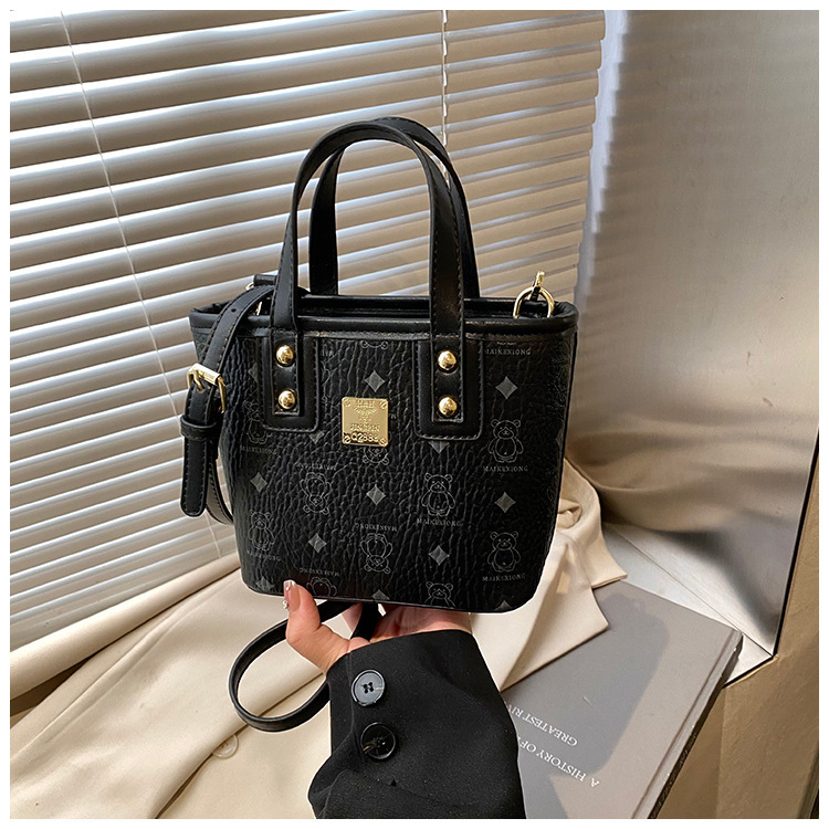 Bolso de cubo portátil 2024 Bolso popular de estilo caliente de este año para mujer, otoño e invierno, nuevo bolso de mensajero de moda para mujer