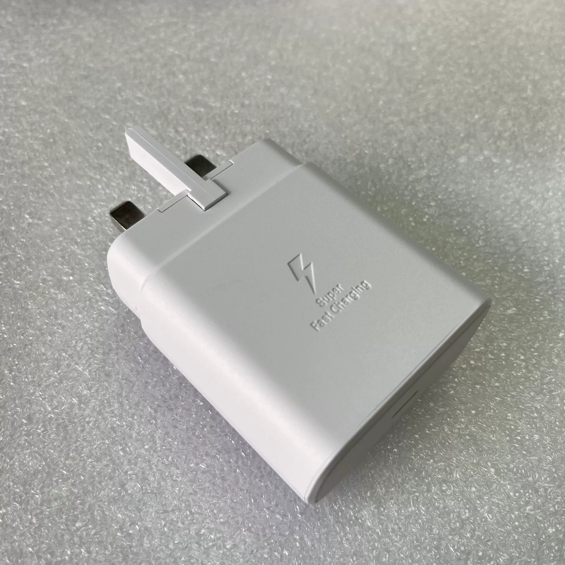 Подходит для Samsung S22S23 Быстрая зарядка 45W Британский регуляторный зарядное устройство PD Европейские нормы Быстрая зарядка зарядное устройство