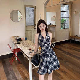 黑白格子v领挂脖系带连衣裙女春季2025新款甜辣妹收腰百褶A字短裙
