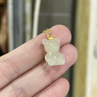 Fubei Diamond Jewelry 18K Gold Inlaid with Natural Hetian Jade Yellow Mouth Bear Pendant Jade Specifications 21/12.7/8mm