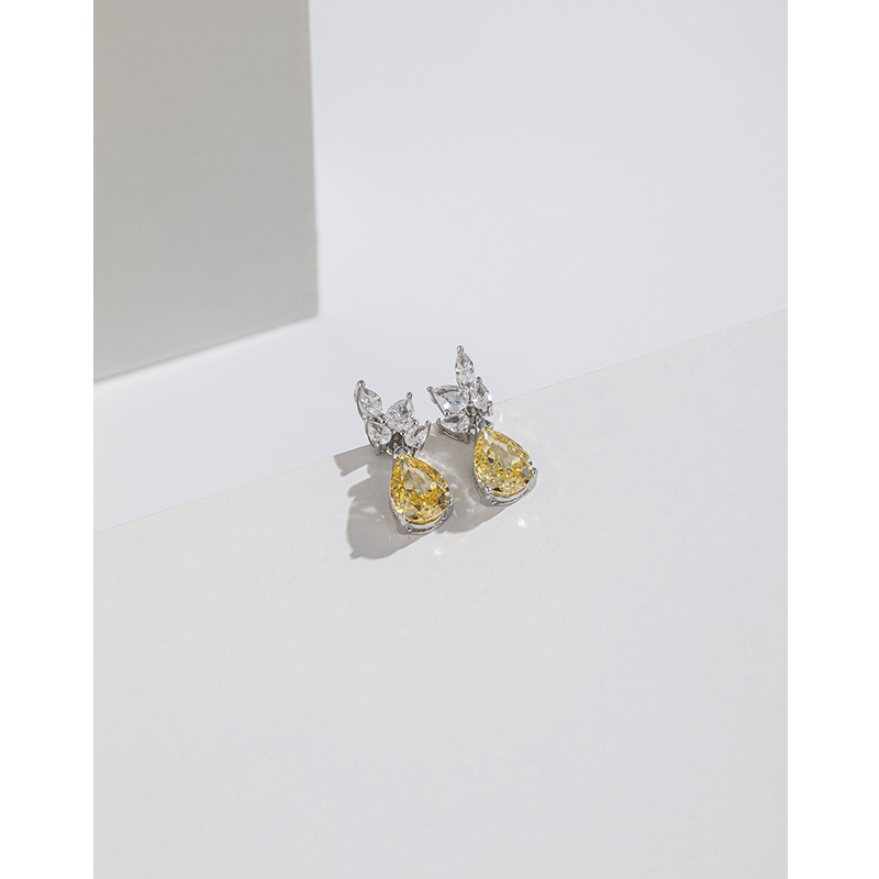 S925 plata esterlina Diamante de alto carbono diamante cuadrado aretes nicho femenino temperamento hielo flor Corte pendientes cuadrados exquisitos pendientes de alto grado