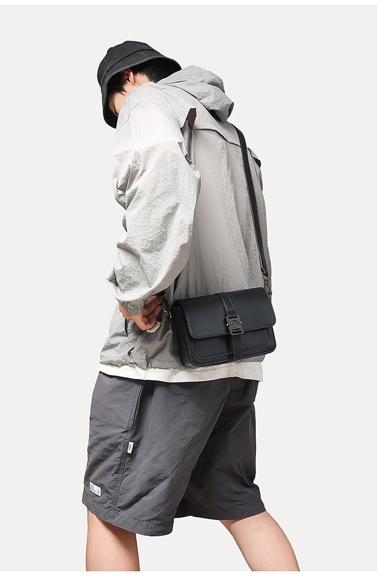 Borsa a tracolla da uomo in stile Sling Bag, design di nicchia, alta qualità estetica, piccola borsa quadrata, trendy e_voghion.com