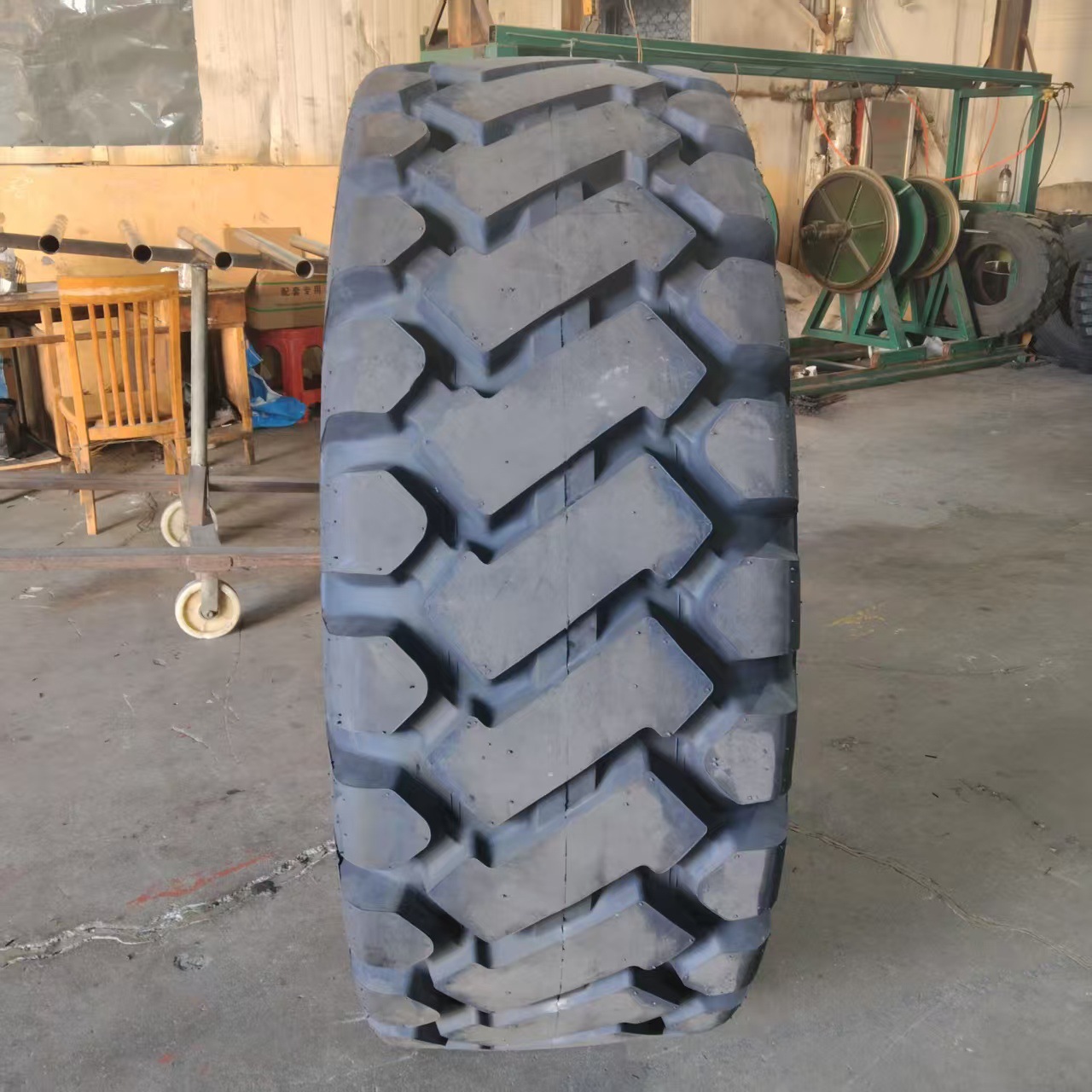 客供品牌23.5-25 20.5-25 23.5/70-16 14/90-16装载机龙宫纹轮胎