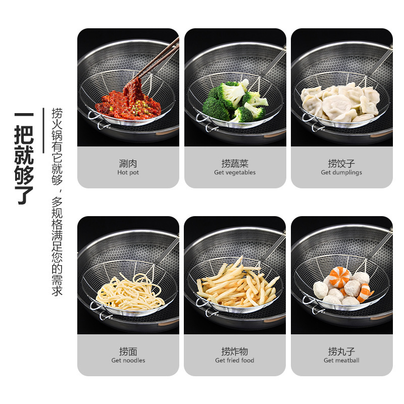 ステンレスのスプーンと牛肉の鍋の線が漏れています。|undefined