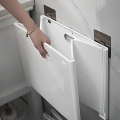 トイレのお風呂は清潔な服を置いています。