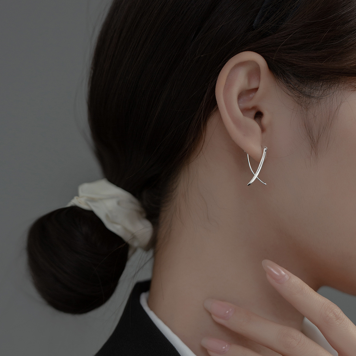 Eloch s925 plata simple corta línea cruzada pendientes de orejas femeninas temperamento coreano pendientes de orejas M00984