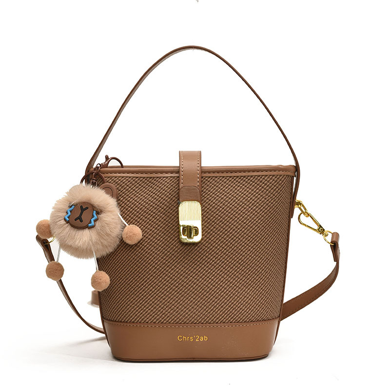 Bolso de mano de moda extranjera para mujeres 2025 nuevo bolso de cubo de agua super caliente transfronterizo nicho de diseño de alta sensación bolso de hombro