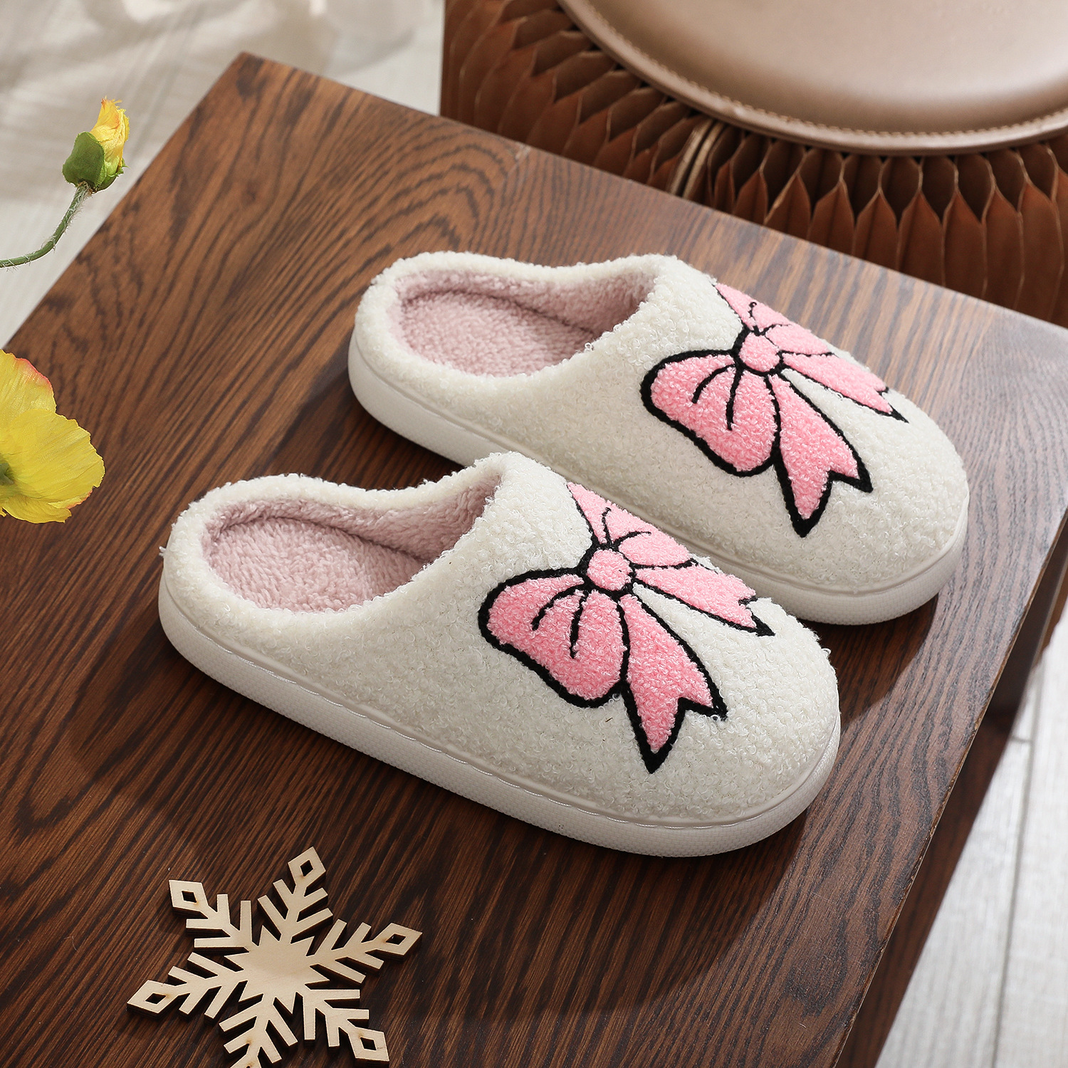 Creativo nuevo lindo arco rosa zapatillas de algodón para mujeres interior invierno zapatillas de peluche grande al por mayor