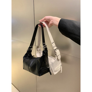 South Korea 2025 Niche Design New Women's Bag Cool Pull Girl Retro Shoulder Bag Portable Bag Underarm Bag
