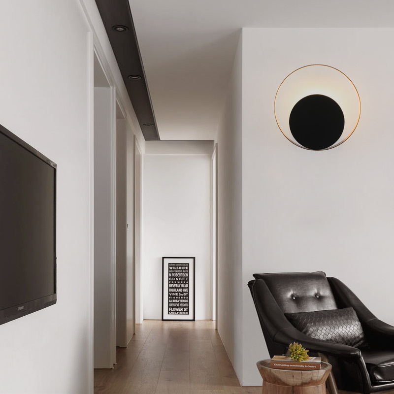Lámpara de pared de cabecera moderna nórdica del dormitorio creativo y individual simple sala de estar pasillo estudio eclipse lujoso luz de fondo lámpara de pared
