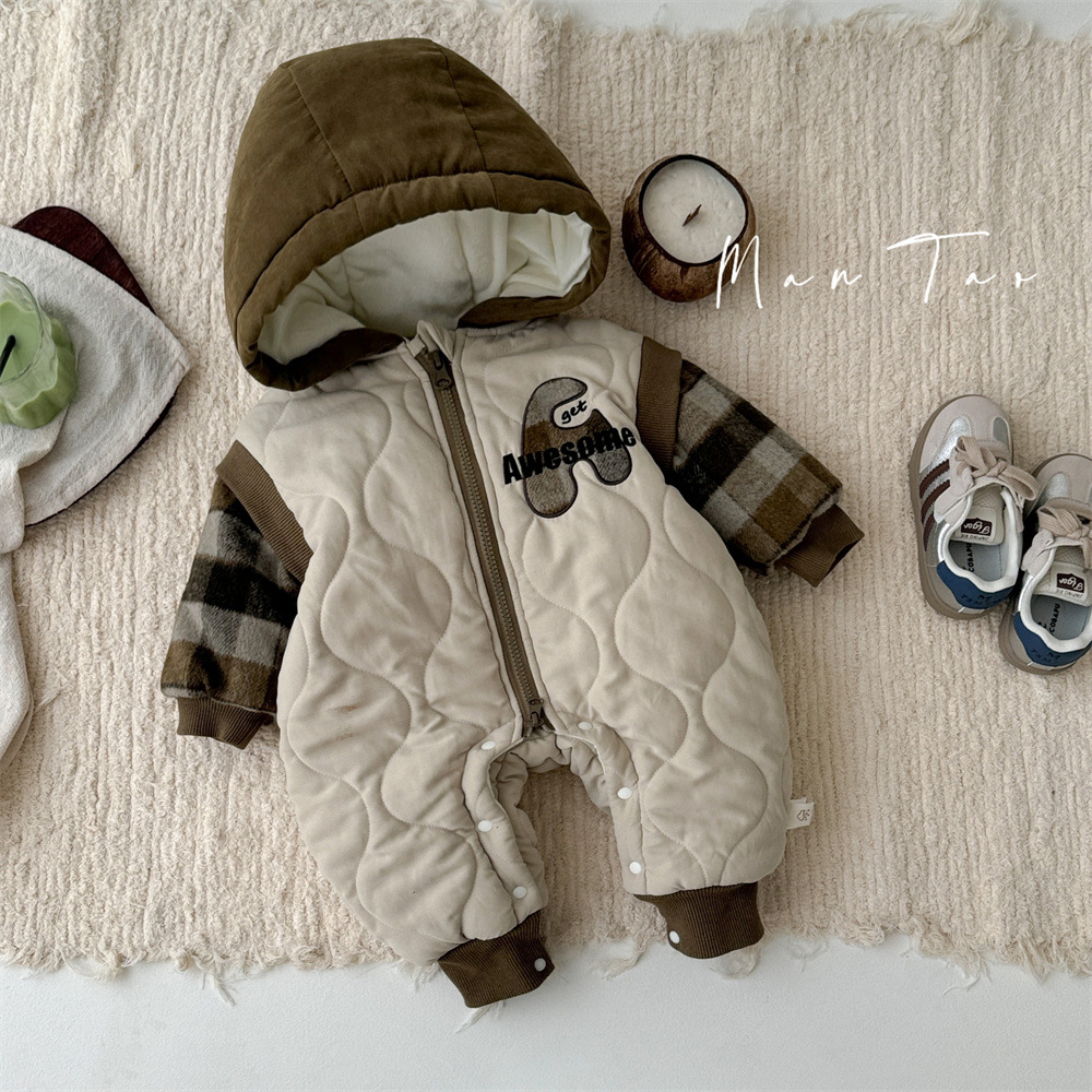 2024 nuevo bebé de invierno estilo coreano a cuadros de estilo occidental acolchado de algodón acolchado grueso cálido y cómodo abrigo de algodón de una pieza suave